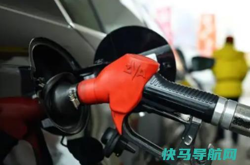 机油滴到裤子上怎么洗掉？老车烧机油严重加什么机油